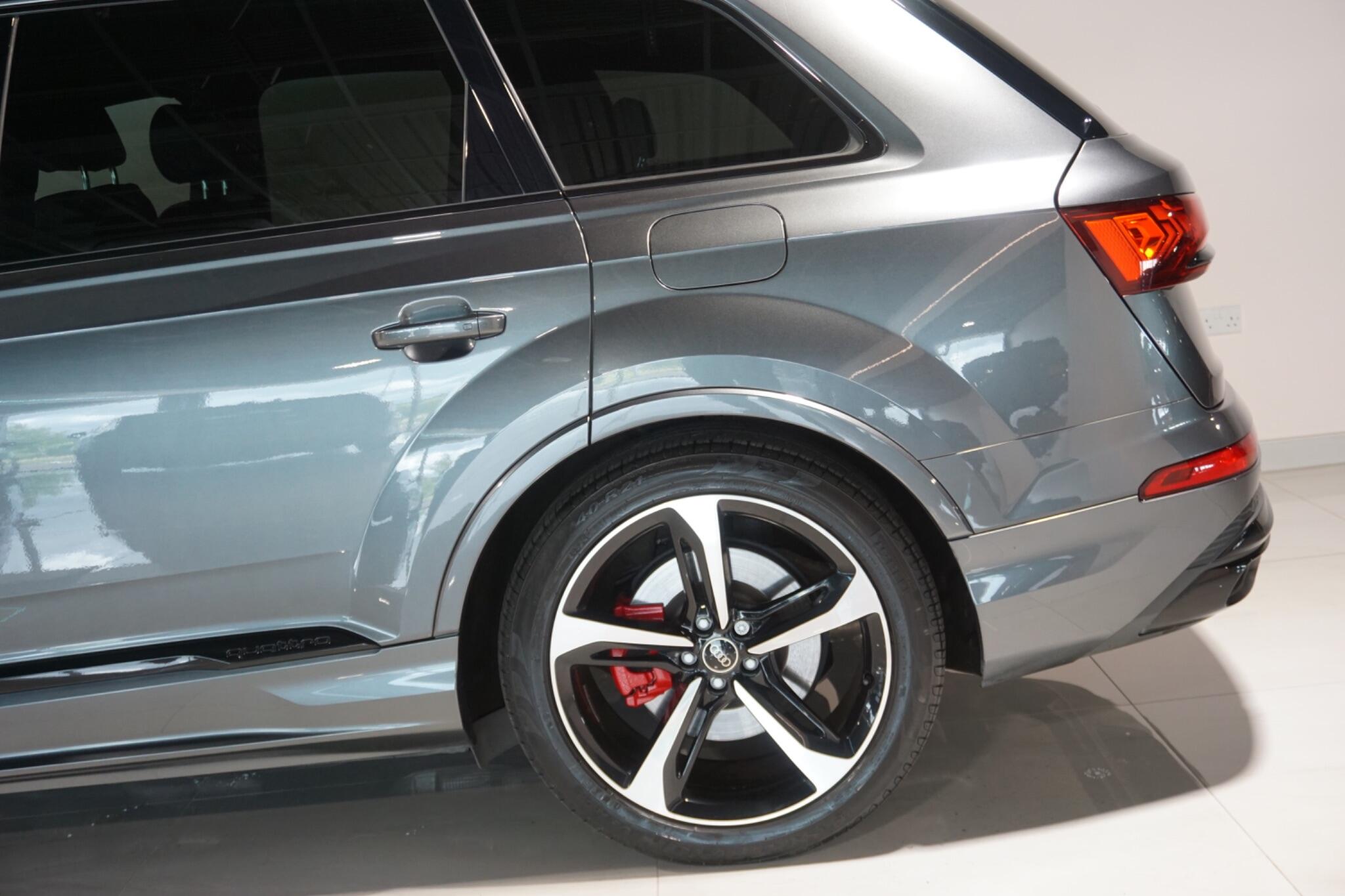 Audi Q7 3.0 TFSIe V6 55 Black Edition SUV 5dr Petrol Plug-in Hybrid Tiptronic quattro Euro 6 (s/s) 17.9kWh (381 ps)